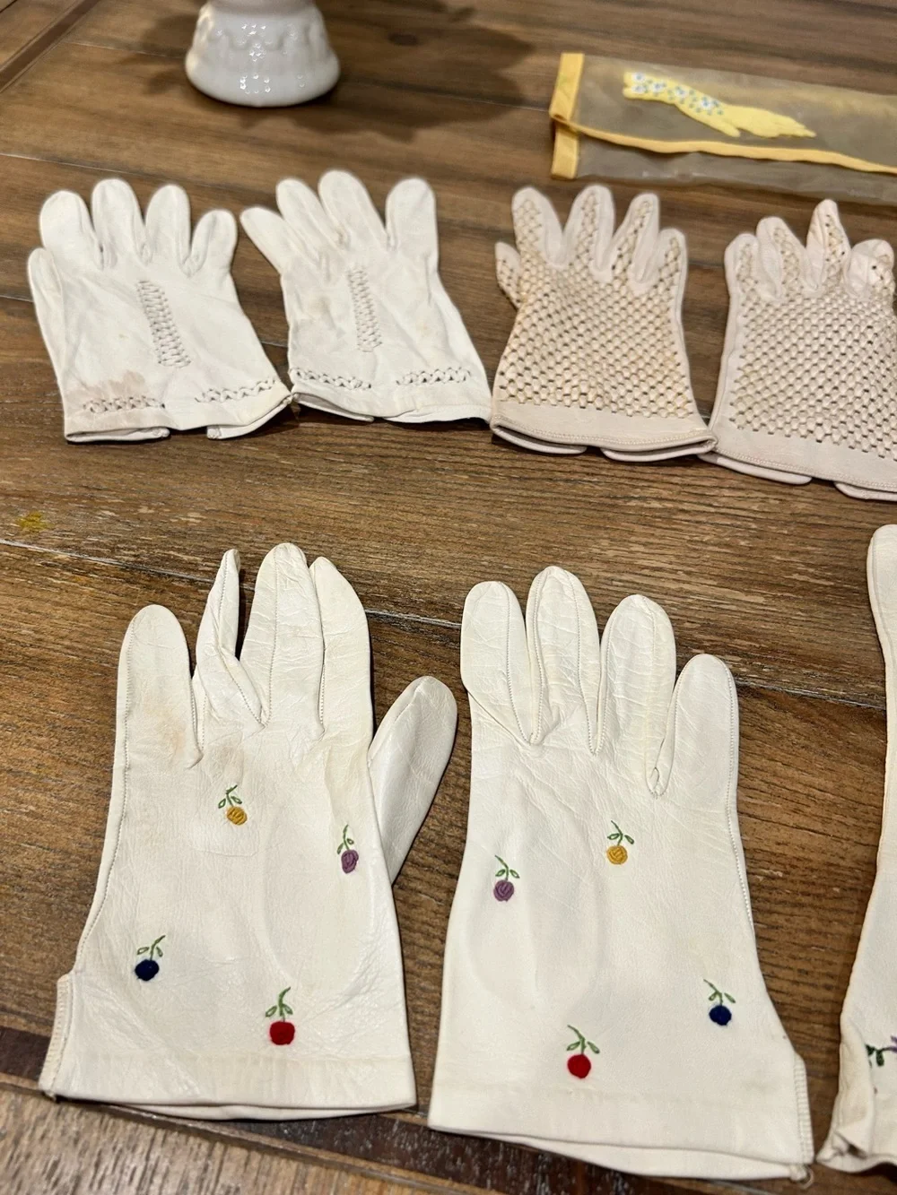 Five pair of vintage kid gloves (leather) with vintage glove holder🌼